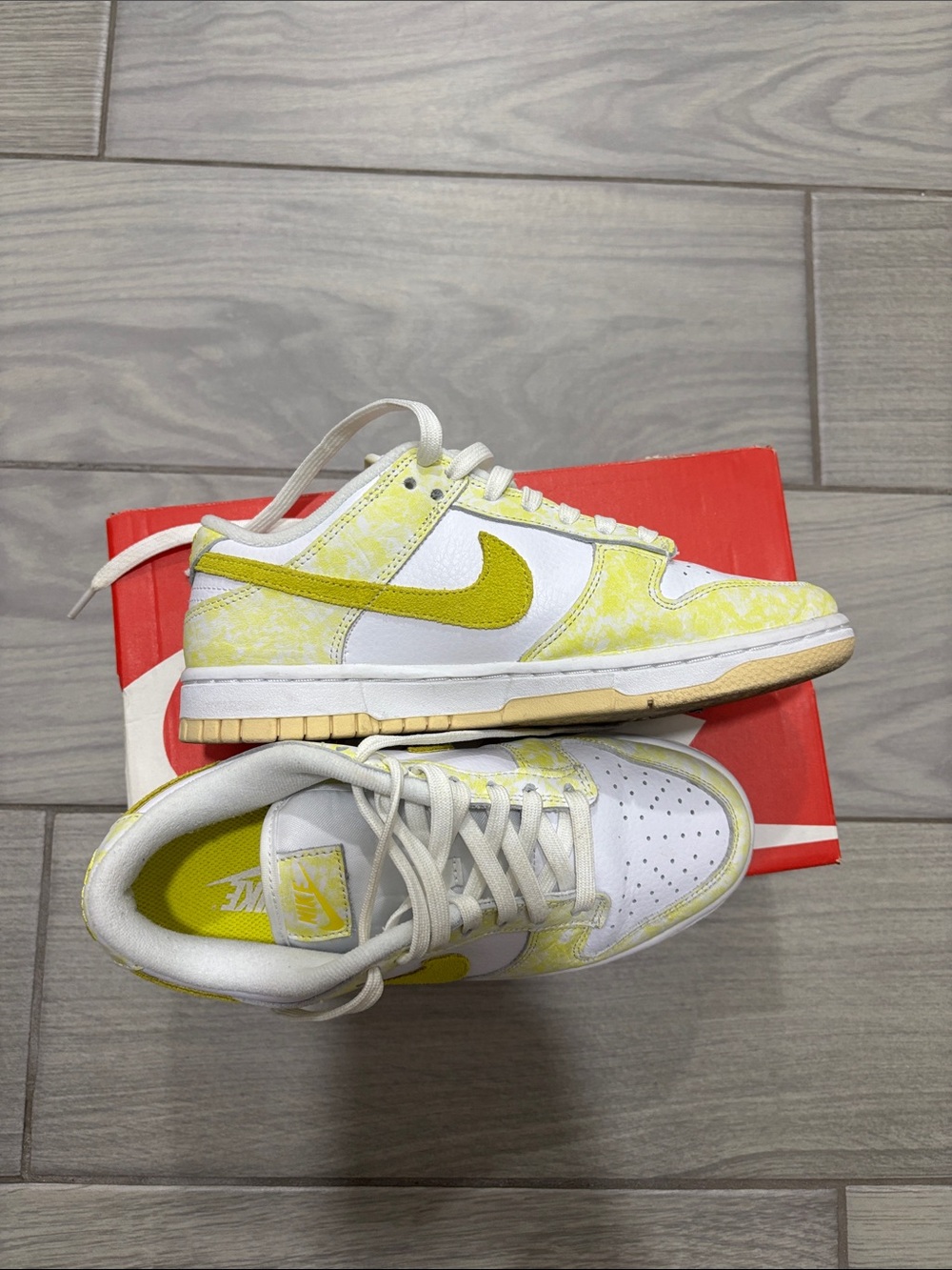 Nike dunks Low-Top Sneakers in White & Yellow Tie-Dye